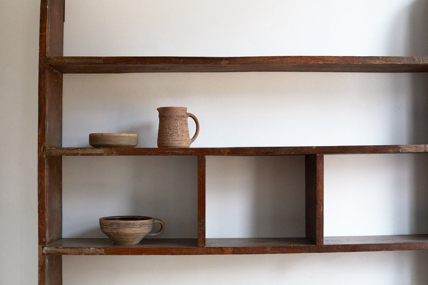 vintage ceramic objects from gränna, french vintage shelf