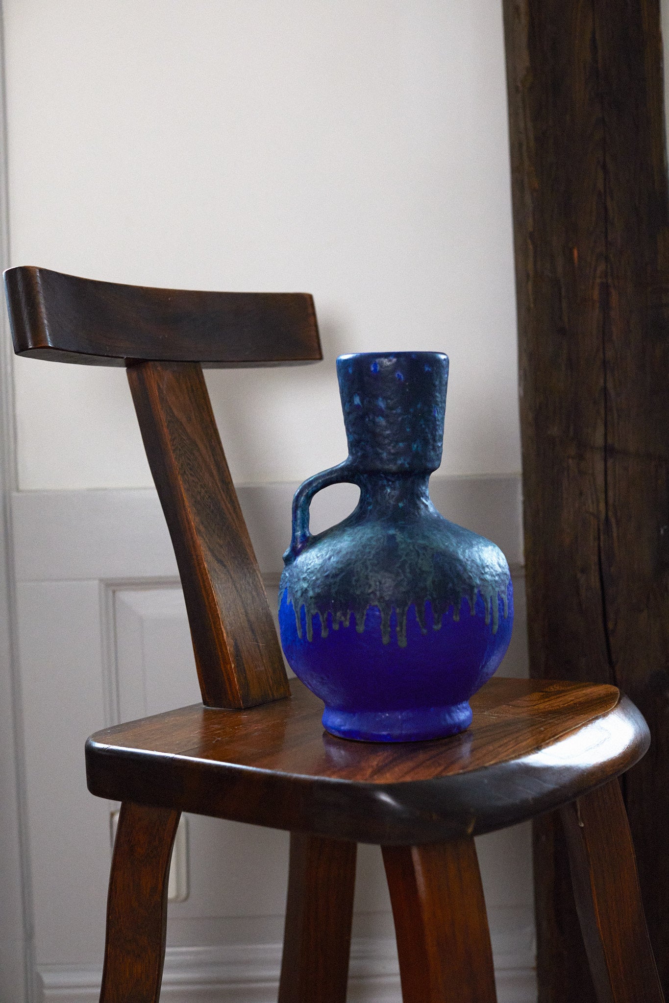 vintage blue vase, vintage olavi hanninen t-chair